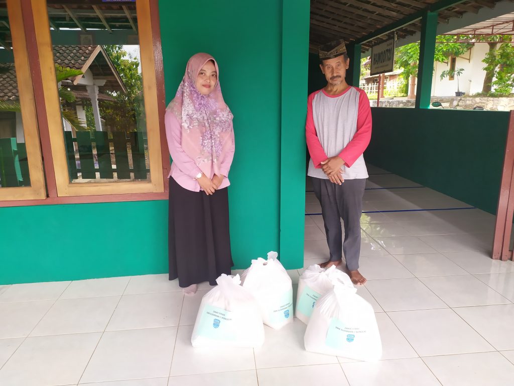 Masjid Istiqomah, Lingkungan Seneng, Giriwono